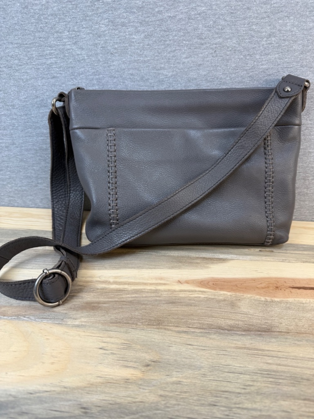 The Sak Melrose Gray Leather Shoulder Bag Adjustable Strap Exterior Pockets - Picture 2 of 12